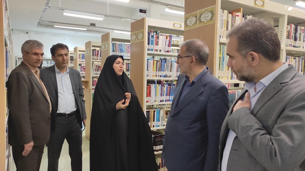 بازدید رییس امور فرهنگ، ورزش و گردشگری سازمان برنامه و بودجه کشور از کتابخانه مرکزی اردبیل