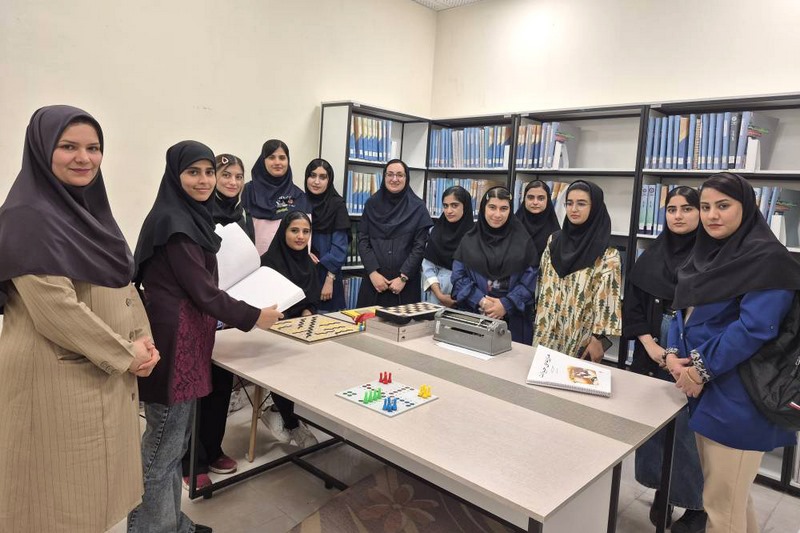 بازدید دانشجویان و اساتید رشته کتابداری دانشگاه خلیج فارس، از کتابخانه عمومی خلیج فارس بوشهر