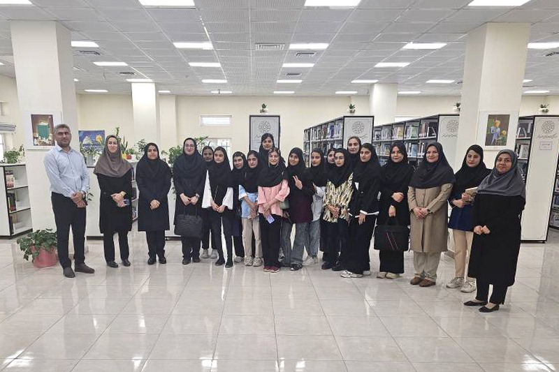 بازدید دانشجویان و اساتید رشته کتابداری دانشگاه خلیج فارس، از کتابخانه عمومی خلیج فارس بوشهر