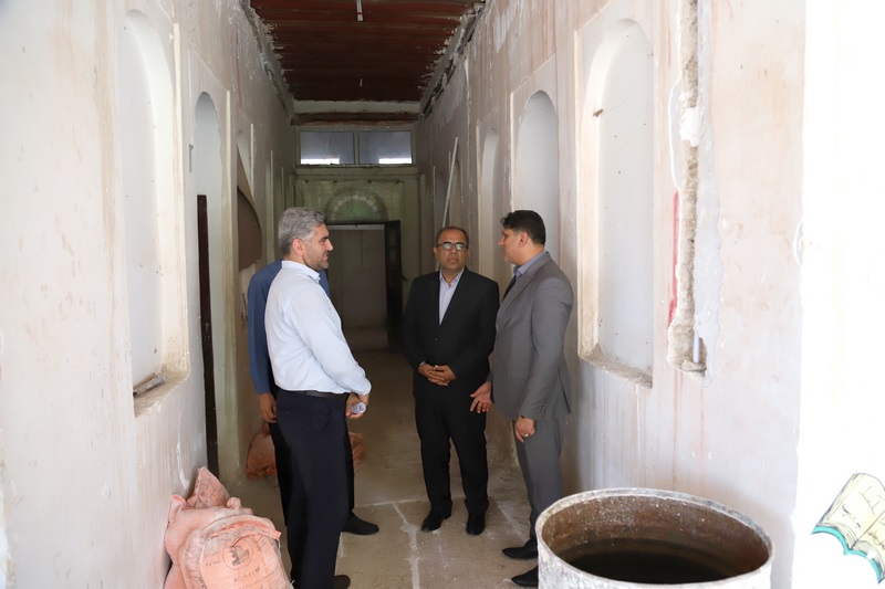 بازدید فرماندار بوشهر از روند مرمت بنای تاریخی کتابخانه عمومی مصلحیان بوشهر