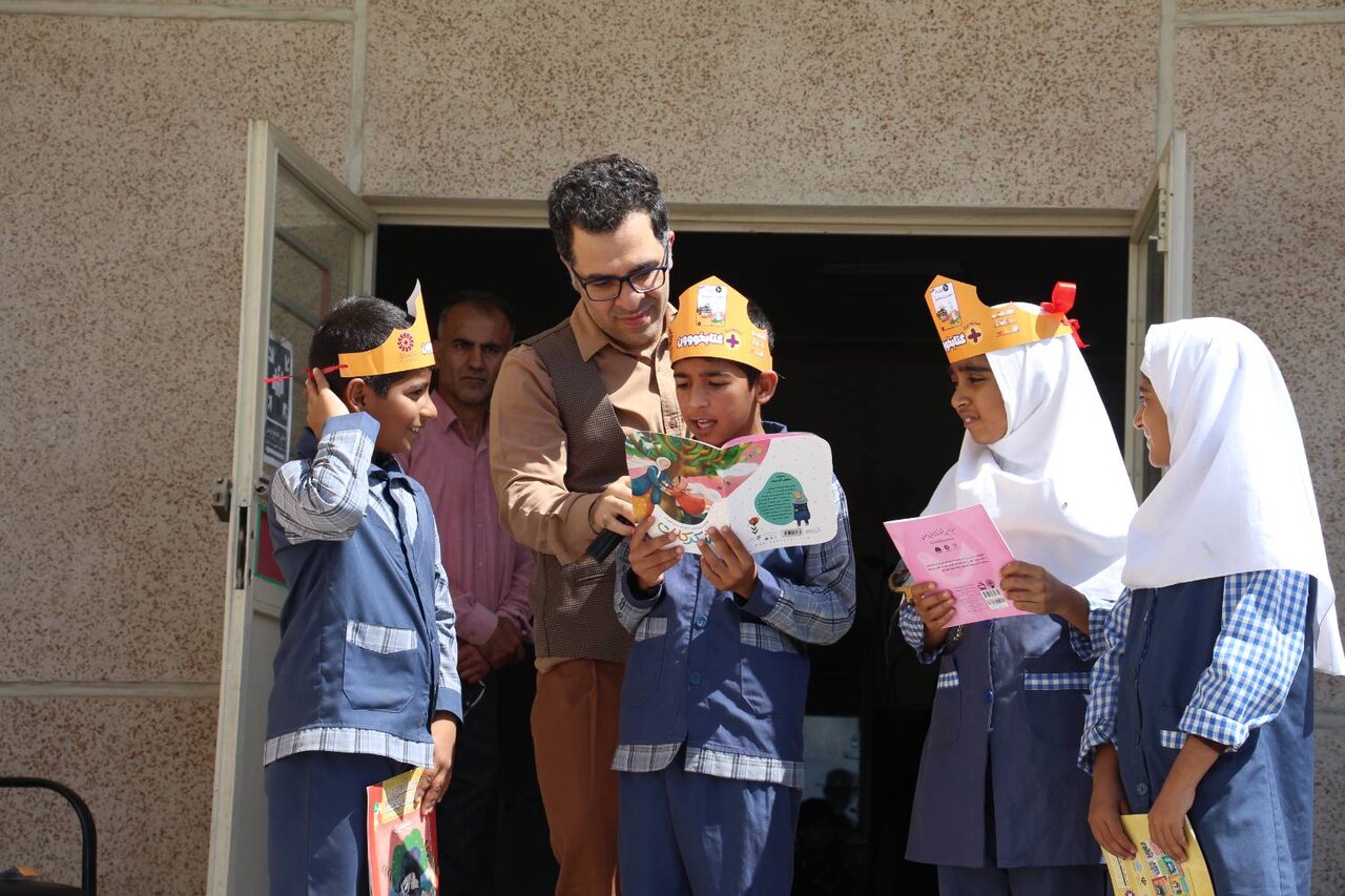 «مثبت کتابخووون» در مدرسه رودکی روستای کماسی برگزار شد