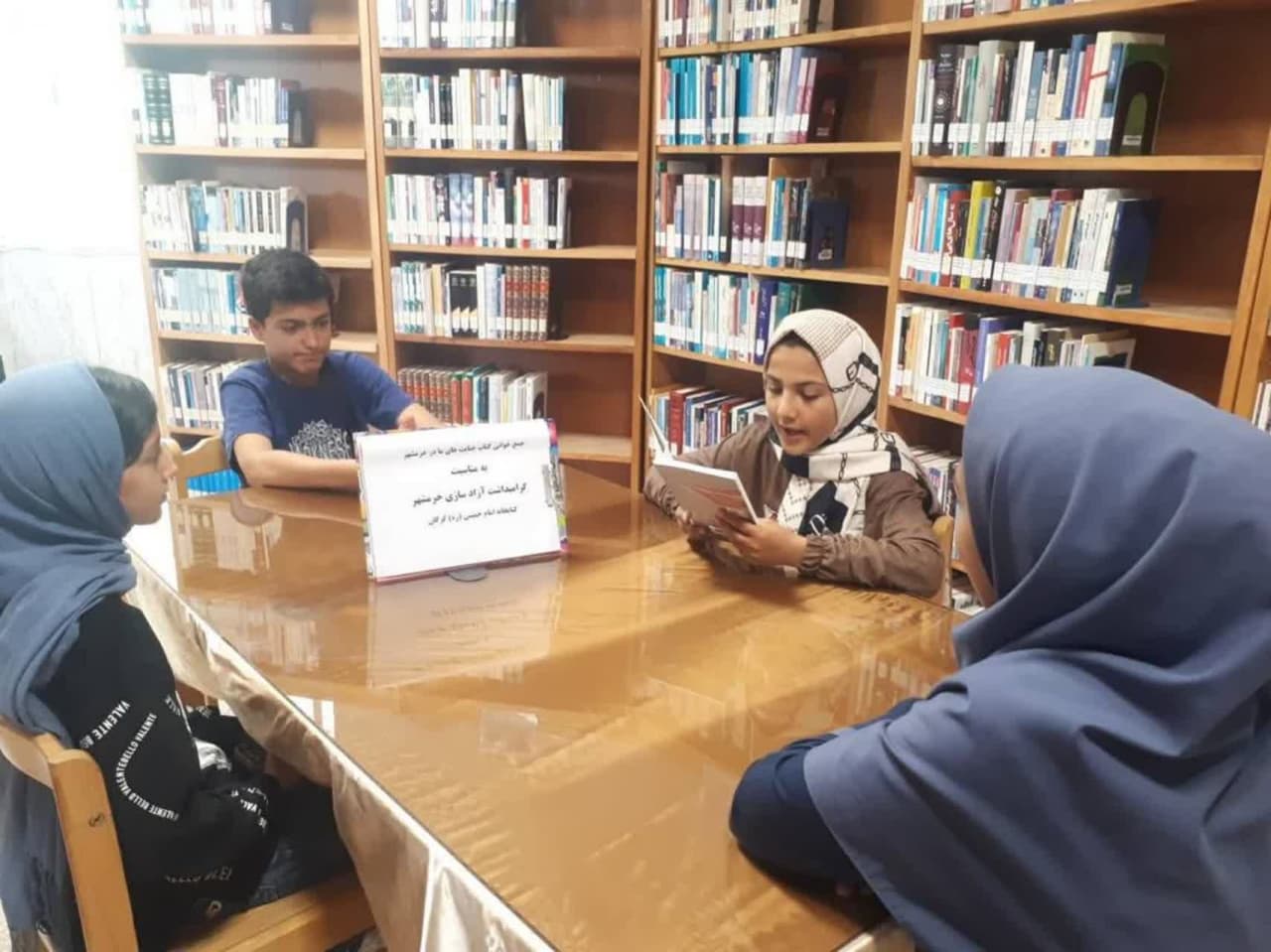 روایت مقاومت و پیروزی در کتابخانههای عمومی استان مرکزی