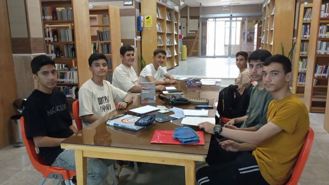 روایت مقاومت و پیروزی در کتابخانههای عمومی استان مرکزی