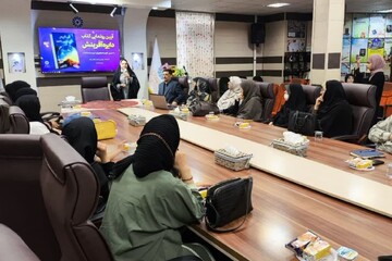 رونمایی از کتاب «دایره آفرینش» در شهر اراک - کراپ‌شده