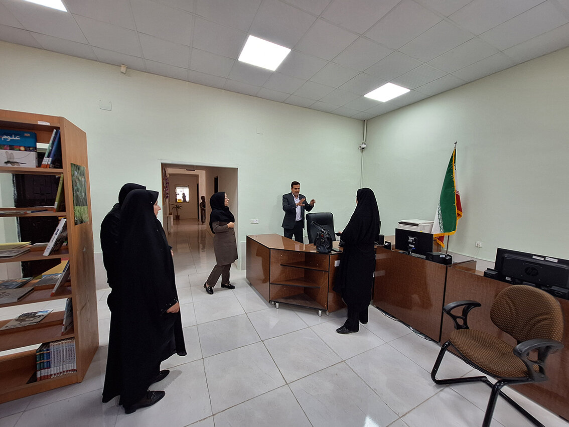 بازدید مدیرکل کتابخانههای عمومی ایلام از کتابخانه عمومی شهید رجایی چوار
