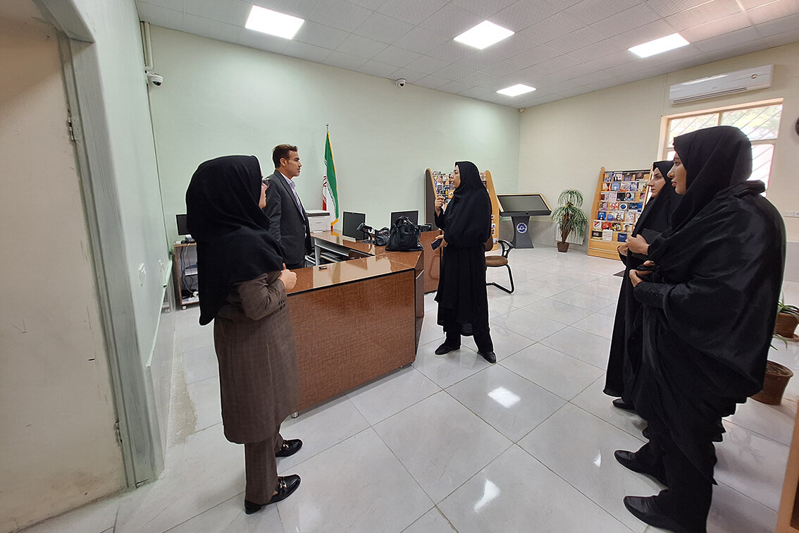 بازدید مدیرکل کتابخانه‌های عمومی ایلام از کتابخانه عمومی شهید رجایی چوار