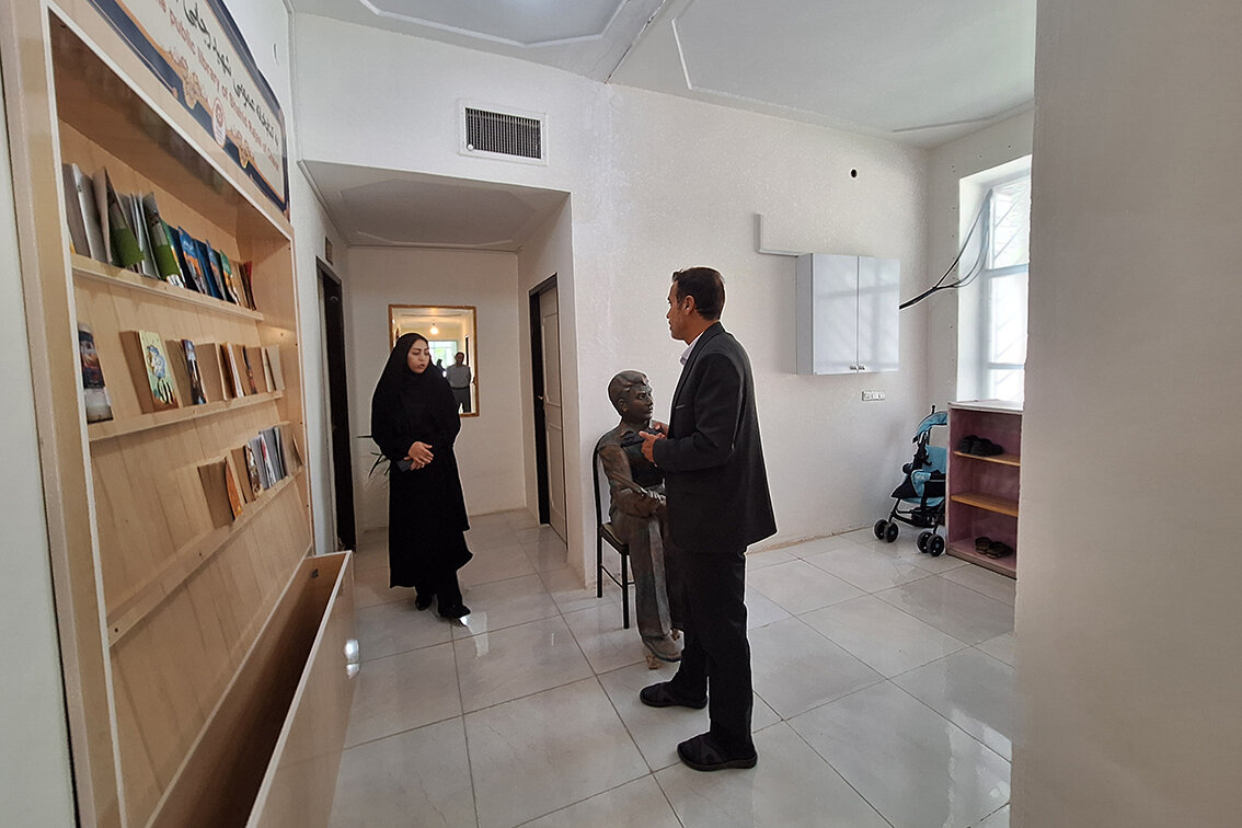 بازدید مدیرکل کتابخانههای عمومی ایلام از کتابخانه عمومی شهید رجایی چوار