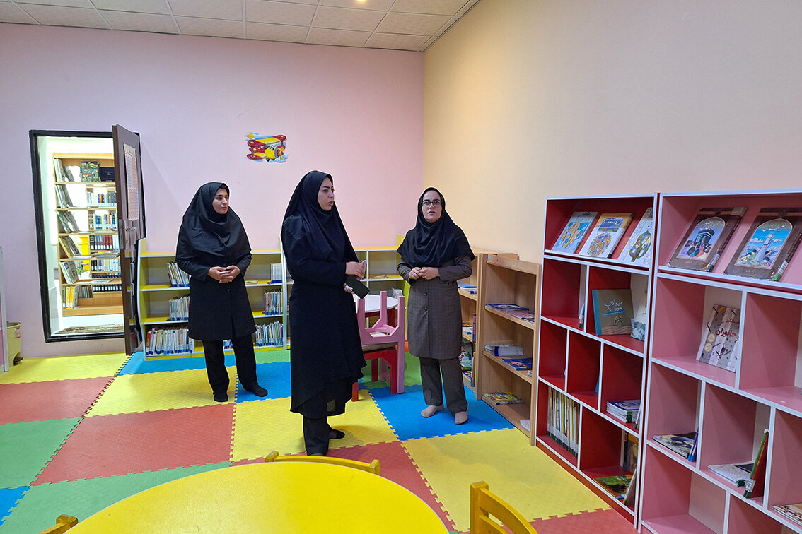 بازدید مدیرکل کتابخانه‌های عمومی ایلام از کتابخانه عمومی شهید رجایی چوار