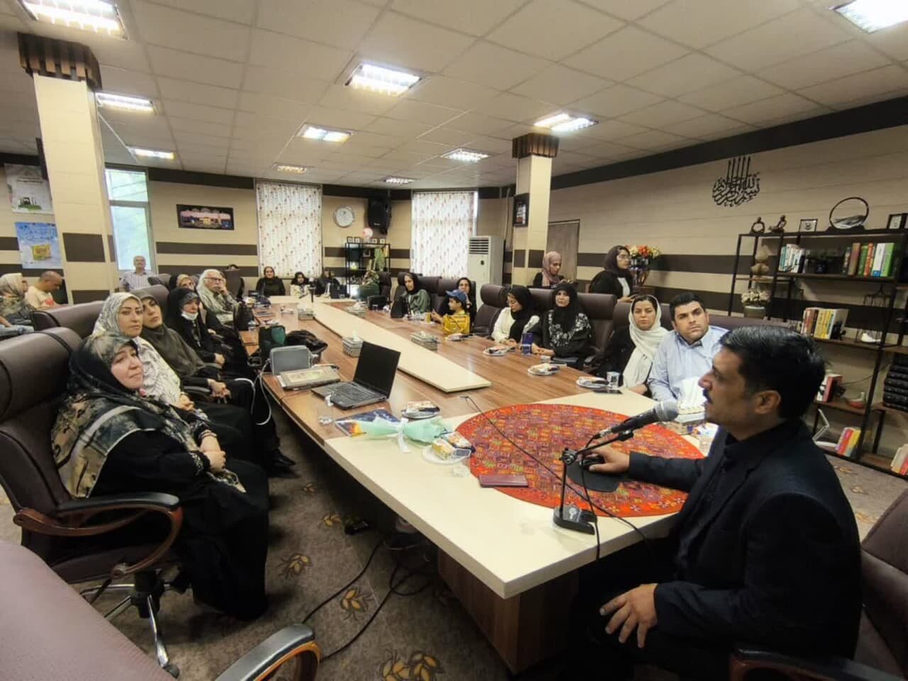 از کتاب «دایره آفرینش» در شهر اراک رونمایی شد