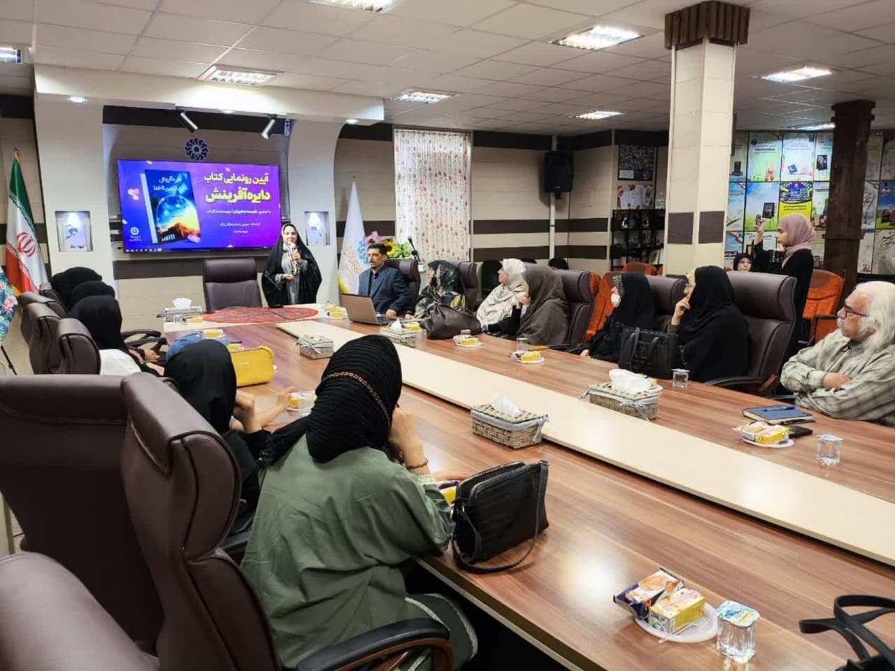 از کتاب «دایره آفرینش» در شهر اراک رونمایی شد