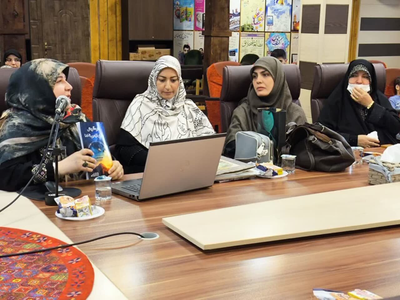 از کتاب «دایره آفرینش» در شهر اراک رونمایی شد