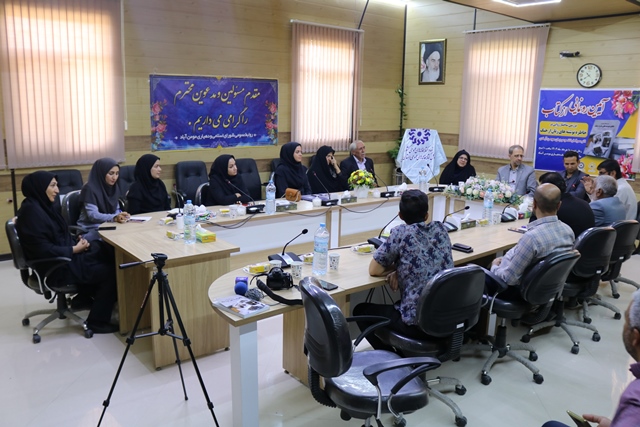 آیین رونمایی از کتاب «بررسی ساختار روایی در خاطره زنان از جنگ» در مومنآباد برگزار شد