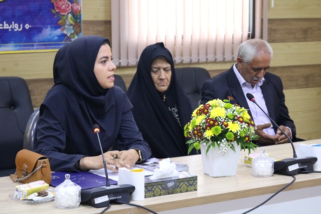 آیین رونمایی از کتاب «بررسی ساختار روایی در خاطره زنان از جنگ» در مومن‌آباد برگزار شد