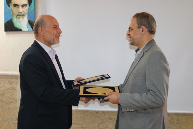 تفاهمنامه همکاری اداره کل کتابخانههای عمومی و دانشگاه سمنان امضا شد