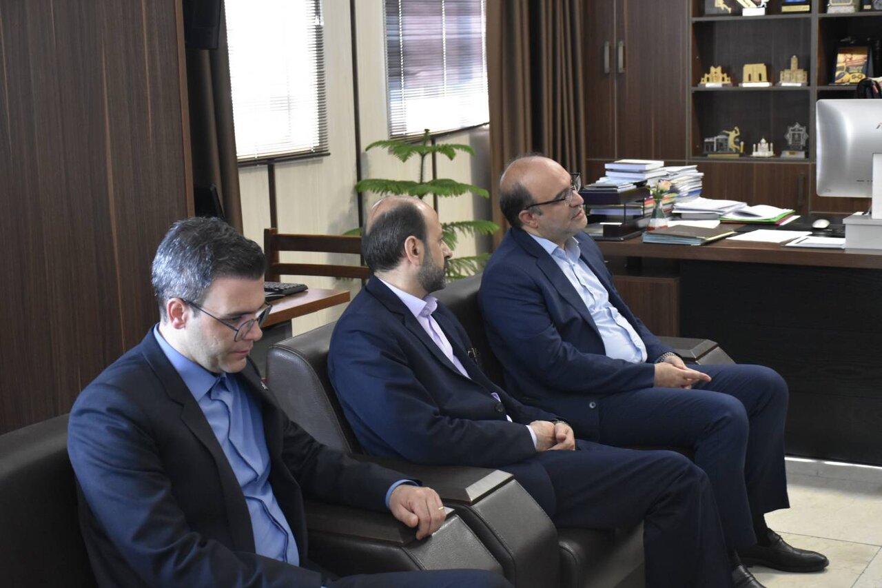 مدیران کل کتابخانه های عمومی و دیوان محاسبات آذربایجان شرقی دیدار و گفتگو کردند