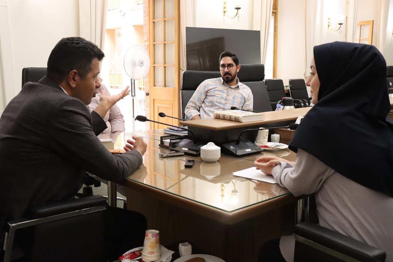 از کتابخانه‌های یزد تا داستان مردم؛ شش سال تلاش برای روایت زندگی روح‌الله/ امام خمینی(ره) پیش از سال ۴۱؛ چهره‌ای که کمتر دیده‌ایم/ نویسنده‌ای که تاریخ را بی‌پانویس نوشت؛ اما مستند