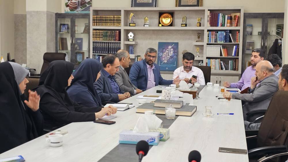 تجربه‌نگاری، بازطراحی و توجه به نیروی انسانی، محور گفت‌وگوی مدیران کل کتابخانه‌های عمومی
