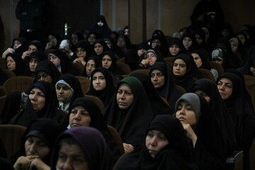 آیین رونمایی از کتاب «زود برگرد» در شهر اراک