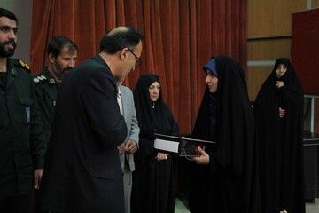 آیین رونمایی از کتاب «زود برگرد» در شهر اراک