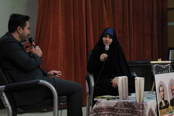 آیین رونمایی از کتاب «زود برگرد» در شهر اراک