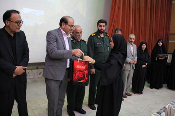آیین رونمایی از کتاب «زود برگرد» در شهر اراک