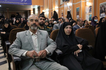 آیین رونمایی از کتاب «زود برگرد» در شهر اراک