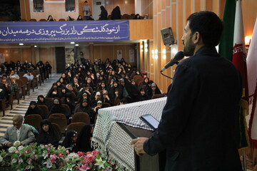 آیین رونمایی از کتاب «زود برگرد» در شهر اراک