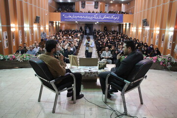 آیین رونمایی از کتاب «زود برگرد» در شهر اراک