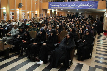 آیین رونمایی از کتاب «زود برگرد» در شهر اراک