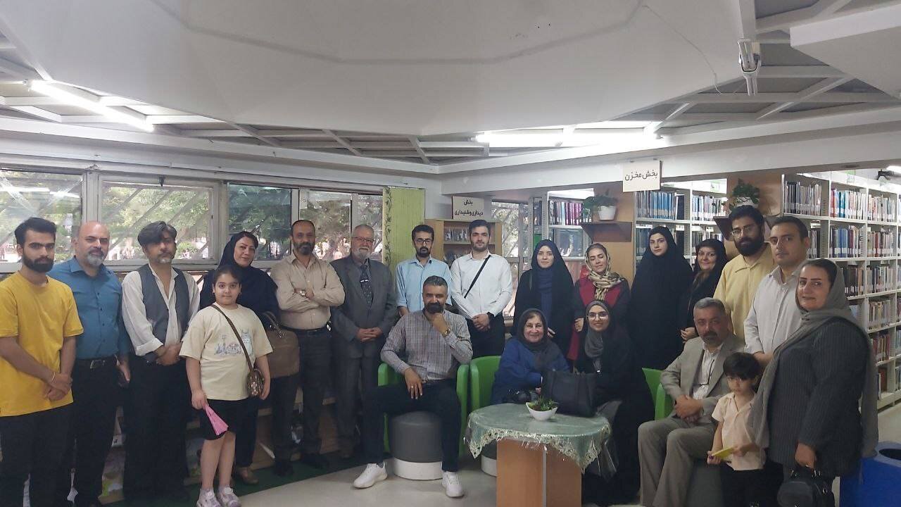 عصر شعر استانی «روح الله» در رشت برگزار شد