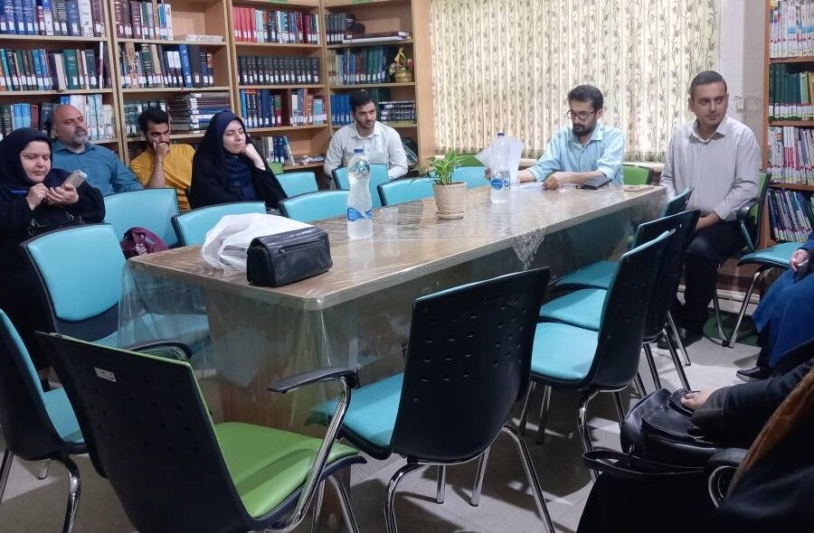 عصر شعر استانی «روح الله» در رشت برگزار شد