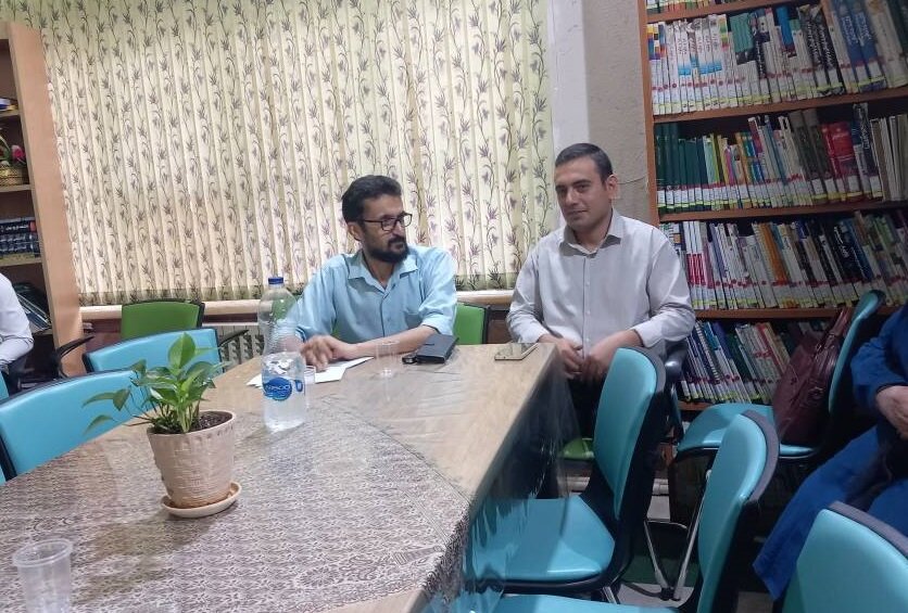 عصر شعر استانی «روح الله» در رشت برگزار شد