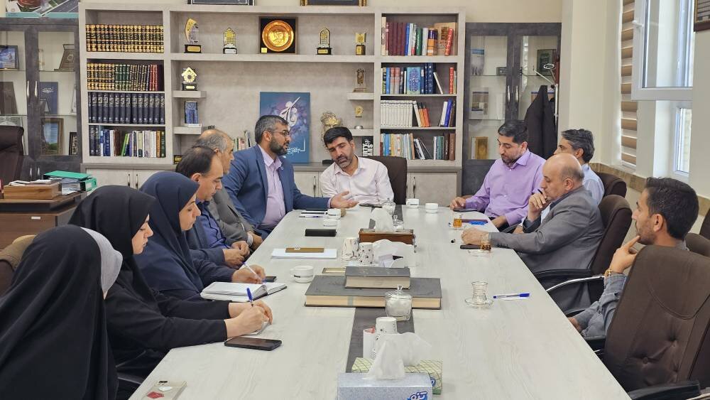 تجربه‌نگاری، بازطراحی و توجه به نیروی انسانی، محور گفت‌وگوی مدیران کل کتابخانه‌های عمومی در زنجان