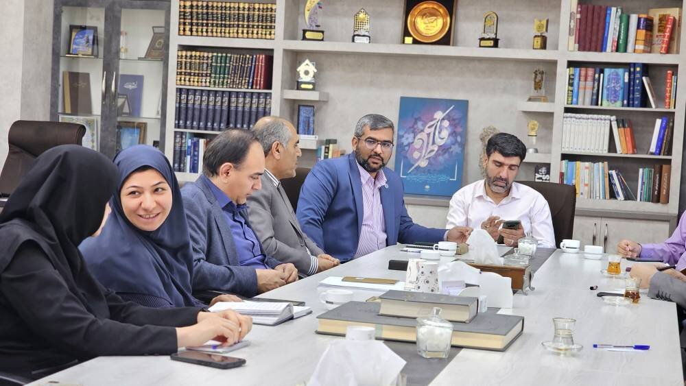 تجربهنگاری، بازطراحی و توجه به نیروی انسانی، محور گفتوگوی مدیران کل کتابخانههای عمومی در زنجان