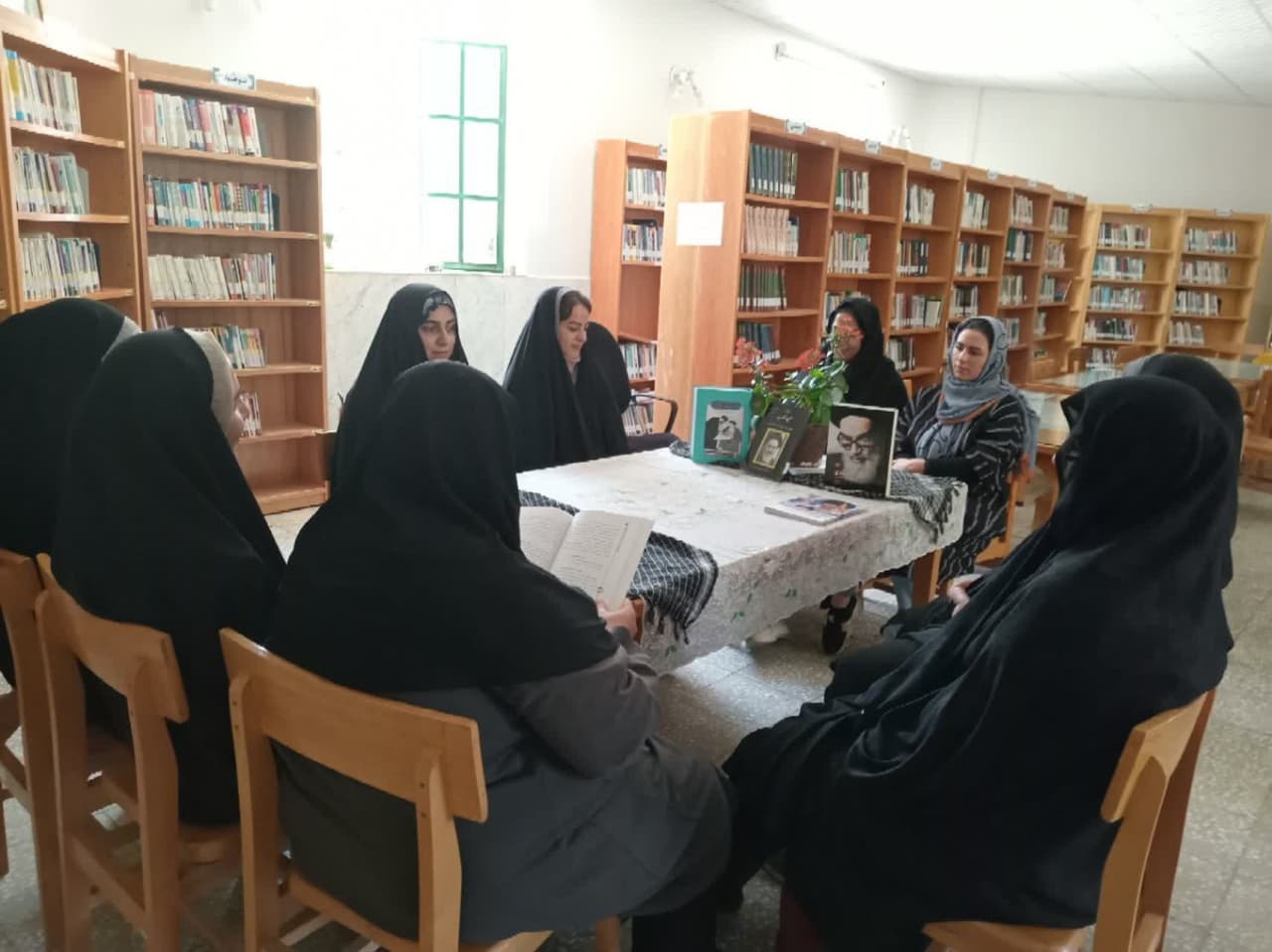 «خط‌ به‌ خط با روح‌الله» در کتابخانه‌های عمومی دیار آفتاب