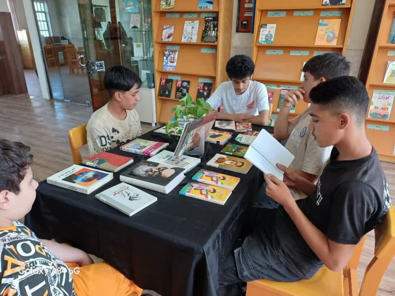 «خط به خط با روحالله» در کتابخانههای عمومی دیار آفتاب