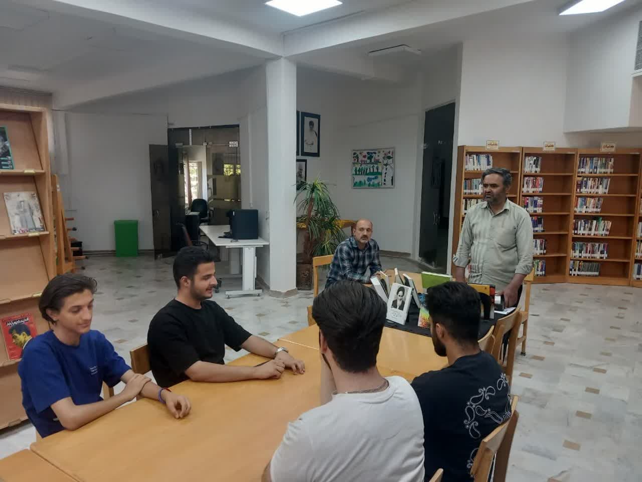 «خط به خط با روحالله» در کتابخانههای عمومی دیار آفتاب