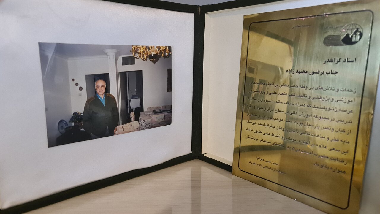 اهدای مجموعه نفیس پروفسور مجتهدزاده به کتابخانه شهید بهشتی آشخانه