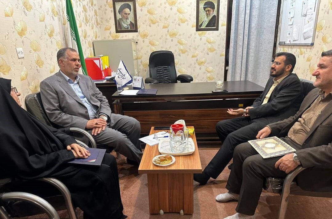 ایجاد کتابخانه سیار در سایر نقاط خوزستان را با همکاری صنایع مختلف، پیگیری خواهیم کرد