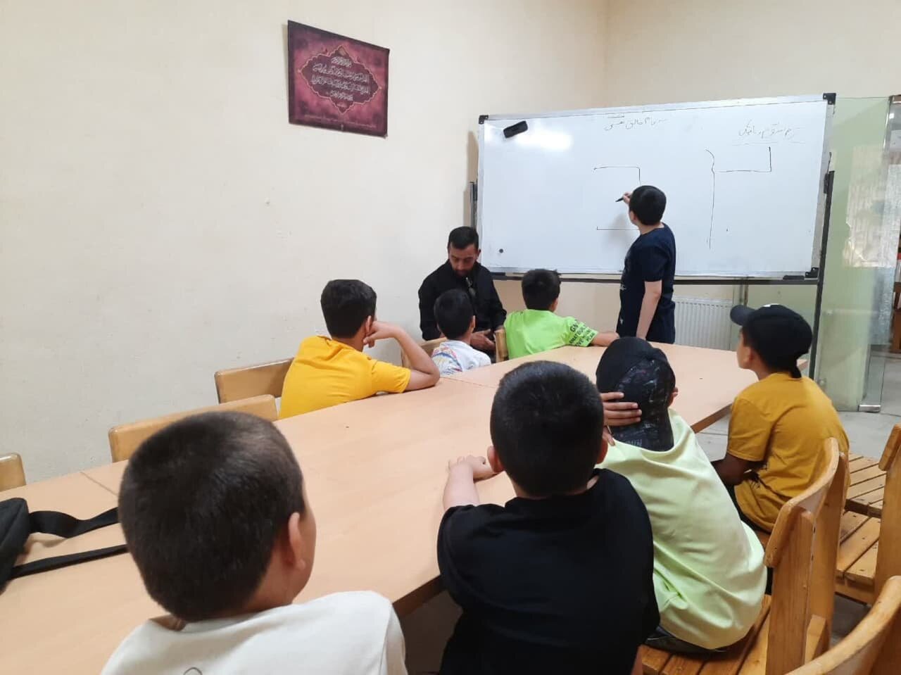 روایتی از خدمات دهی کتابداران به اعضای کتابخانههای عمومی استان مرکزی