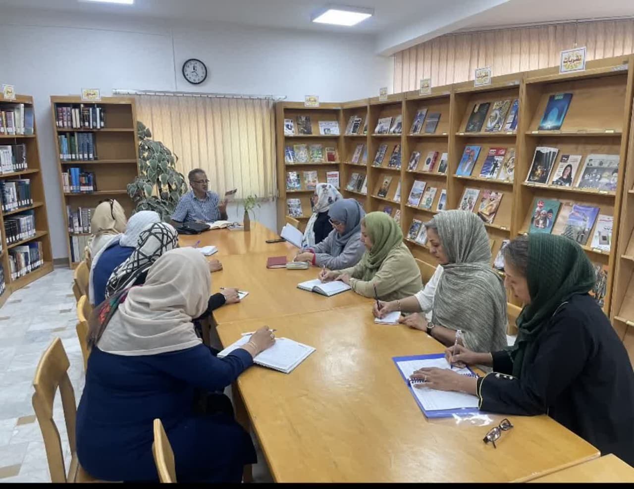 روایتی از خدمات دهی کتابداران به اعضای کتابخانه‌های عمومی استان مرکزی