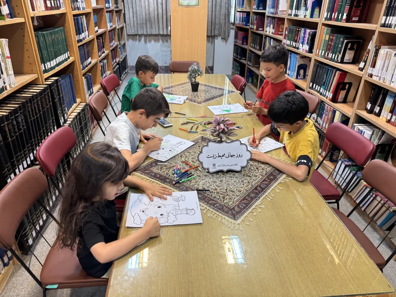 روایتی از خدمات دهی کتابداران به اعضای کتابخانههای عمومی استان مرکزی