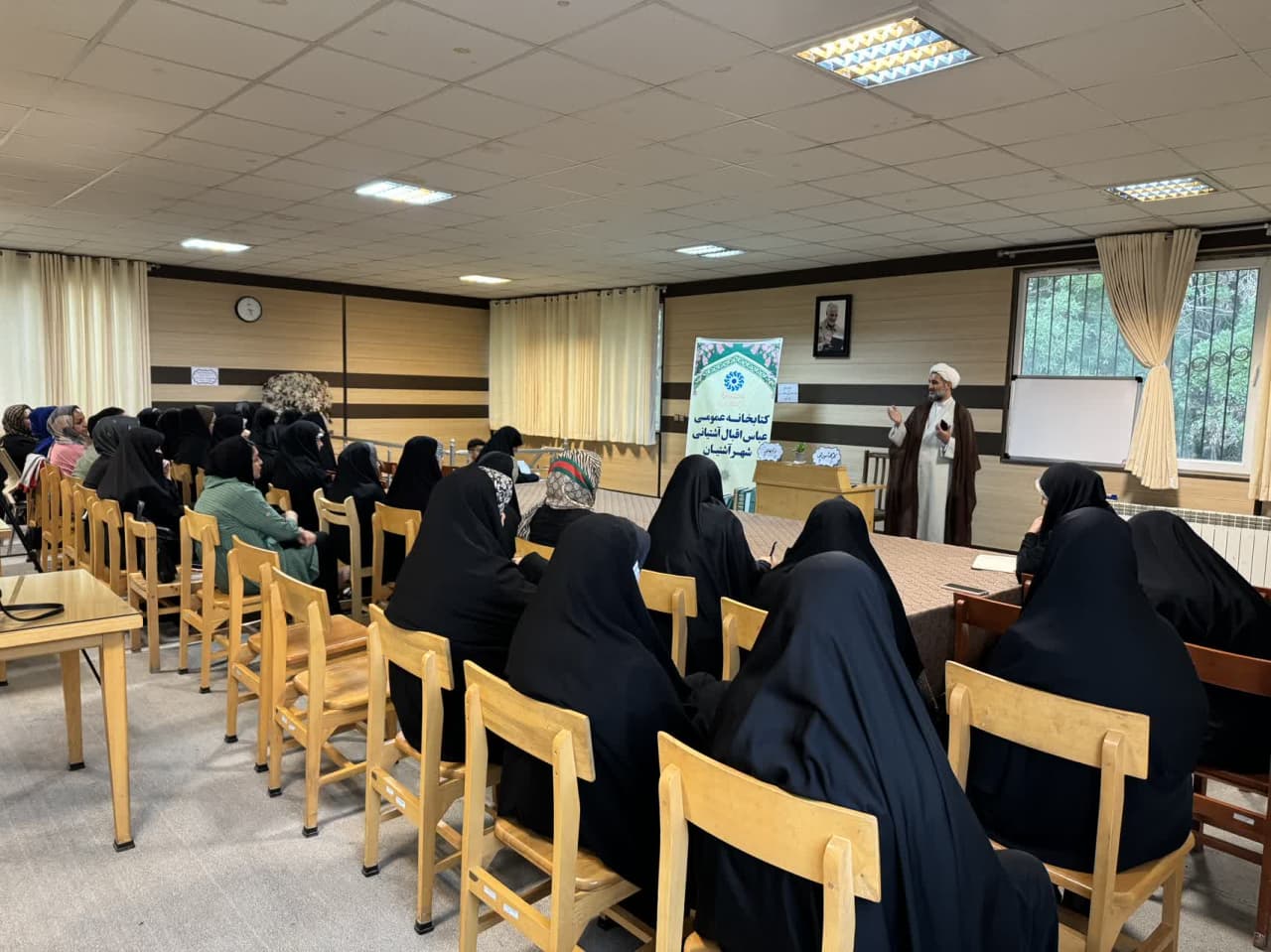 روایتی از خدمات دهی کتابداران به اعضای کتابخانه‌های عمومی استان مرکزی