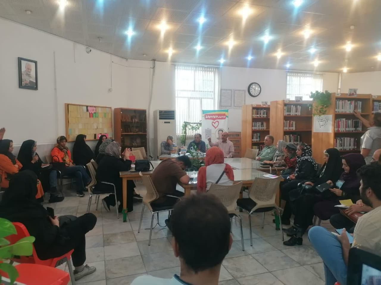 روایتی از خدمات دهی کتابداران به اعضای کتابخانه‌های عمومی استان مرکزی