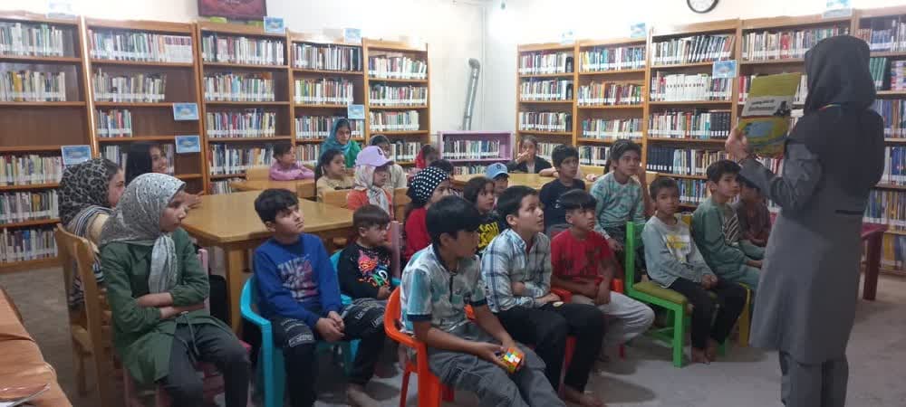 روایتی از خدمات دهی کتابداران به اعضای کتابخانههای عمومی استان مرکزی