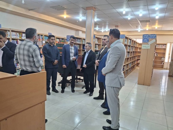 بازدید معاون سیاسی از کتابخانه سوسنگرد