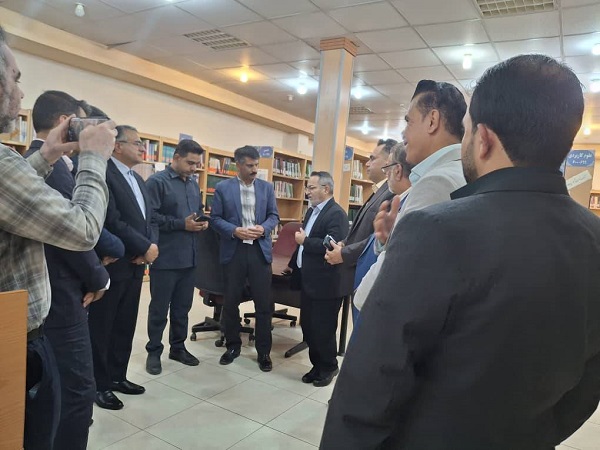 بازدید معاون سیاسی از کتابخانه سوسنگرد