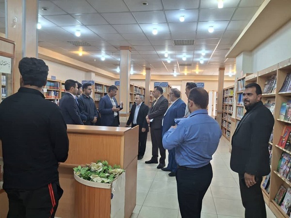 بازدید معاون سیاسی از کتابخانه سوسنگرد