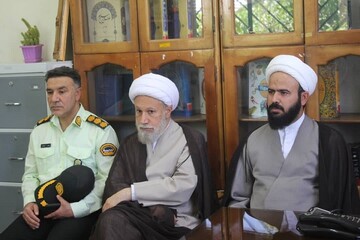 بازدید نماینده ولی فقیه از کتابخانه سوریان فارس