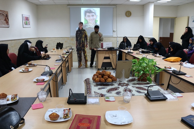 ویژهبرنامه «دمی با شهیدان» در کتابخانه مرکزی سمنان برگزار شد